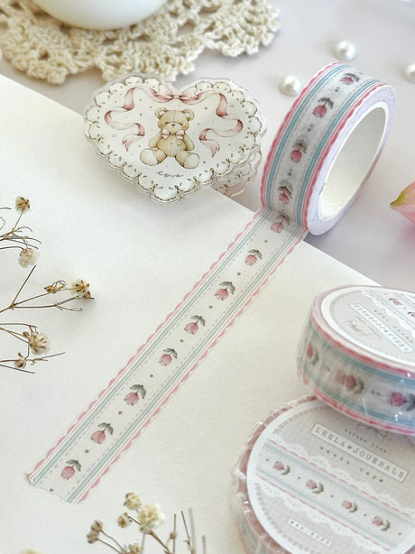♡ x1 washi tape&nbsp;

♡ 10m long

♡ 15mm width

Illustrated &amp; designed by Aarti from @leelajournals. Colors may vary from screen to screen and real life to photo.&nbsp;