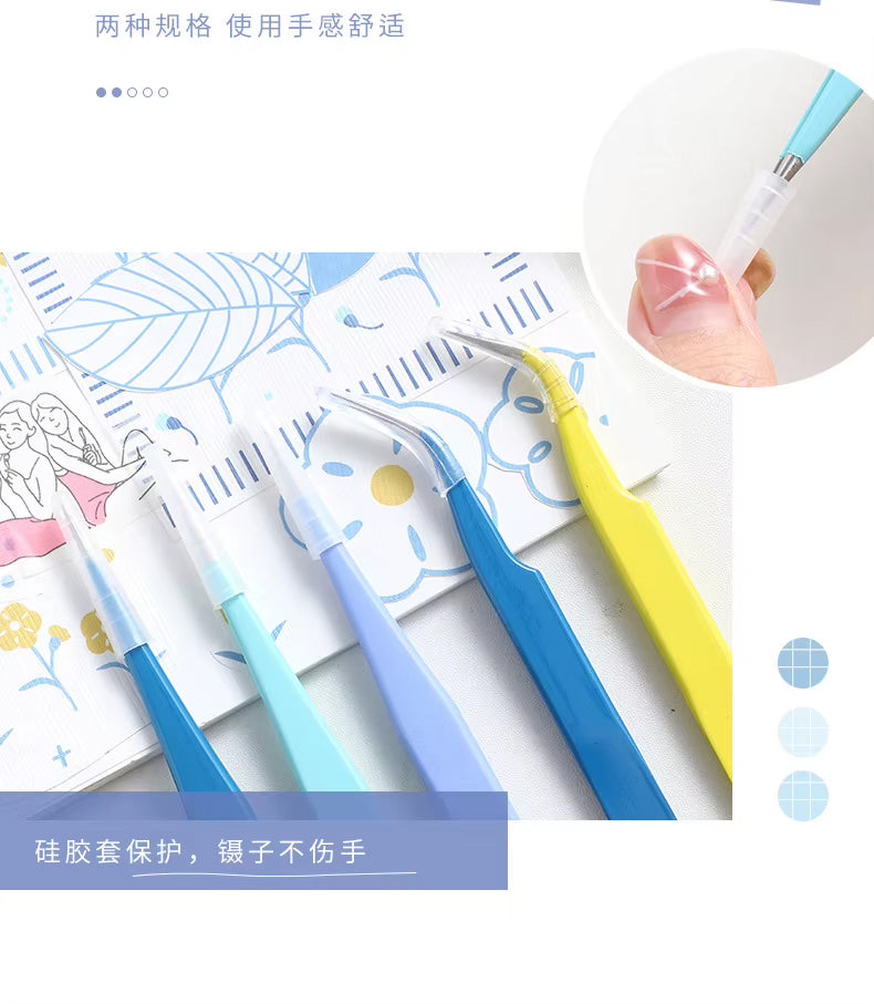 This tool comes in handy for all your craft projects, especially when handling small beads and stickers. These precision tweezers are flexible and convenient.&nbsp;