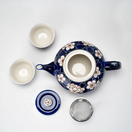 Ume Plum Blossoms Blue Tea Set Tea Pot with 2 Cups

Teapot Size: 5.25"L Capacity: 26 fl oz
Cups Size: 2.25"H Capacity: 6 fl oz
Teapot comes with stainless steel strainer
Material: Porcelain
Origin: China