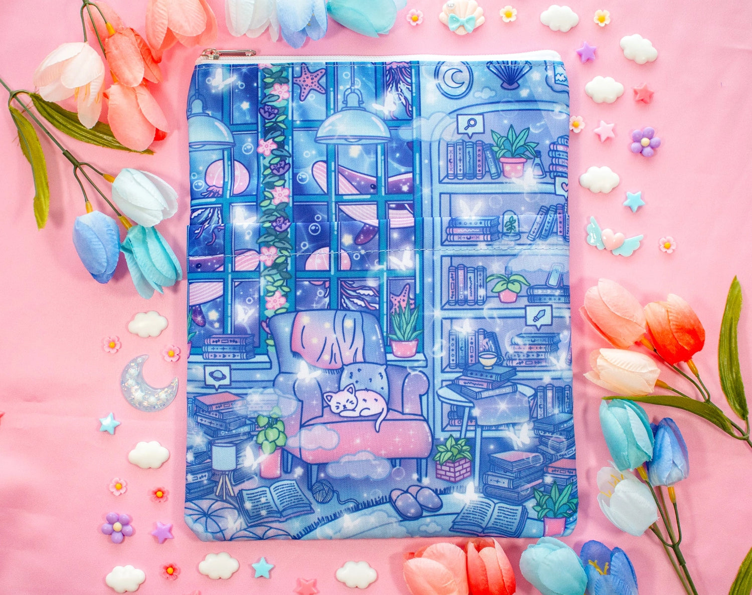 Unicorn Eclipse - Reading Room Book Sleeve

✧Size &amp; Materials✧

Approximate size (WxH): 9 x 12 in
Padded, includes zipper and back pocket&nbsp;
Polyester canvas
Fits our 7x9" notebook, books, 11 in Ipad Pro model, tablets (do your own measurements)