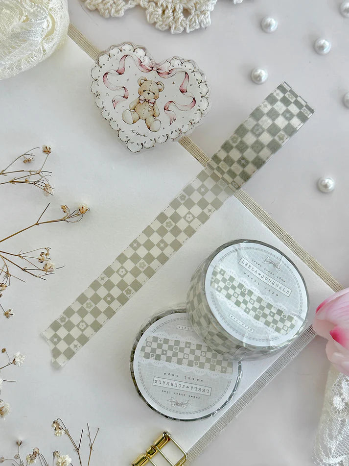 ♡ whimsy checkered washi tape&nbsp;

♡ perfect for layering &amp; adding a decorative touch to your journal pages!

♡ 16mm wide

♡ all washi is 10m long

Illustrated &amp; designed by Aarti from @leelajournals. Colors may vary from screen to screen and real life to photo.&nbsp;