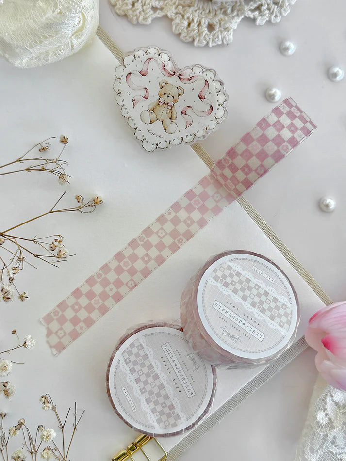 ♡ whimsy checkered washi tape&nbsp;

♡ perfect for layering &amp; adding a decorative touch to your journal pages!

♡ 16mm wide

♡ all washi is 10m long

Illustrated &amp; designed by Aarti from @leelajournals. Colors may vary from screen to screen and real life to photo.&nbsp;