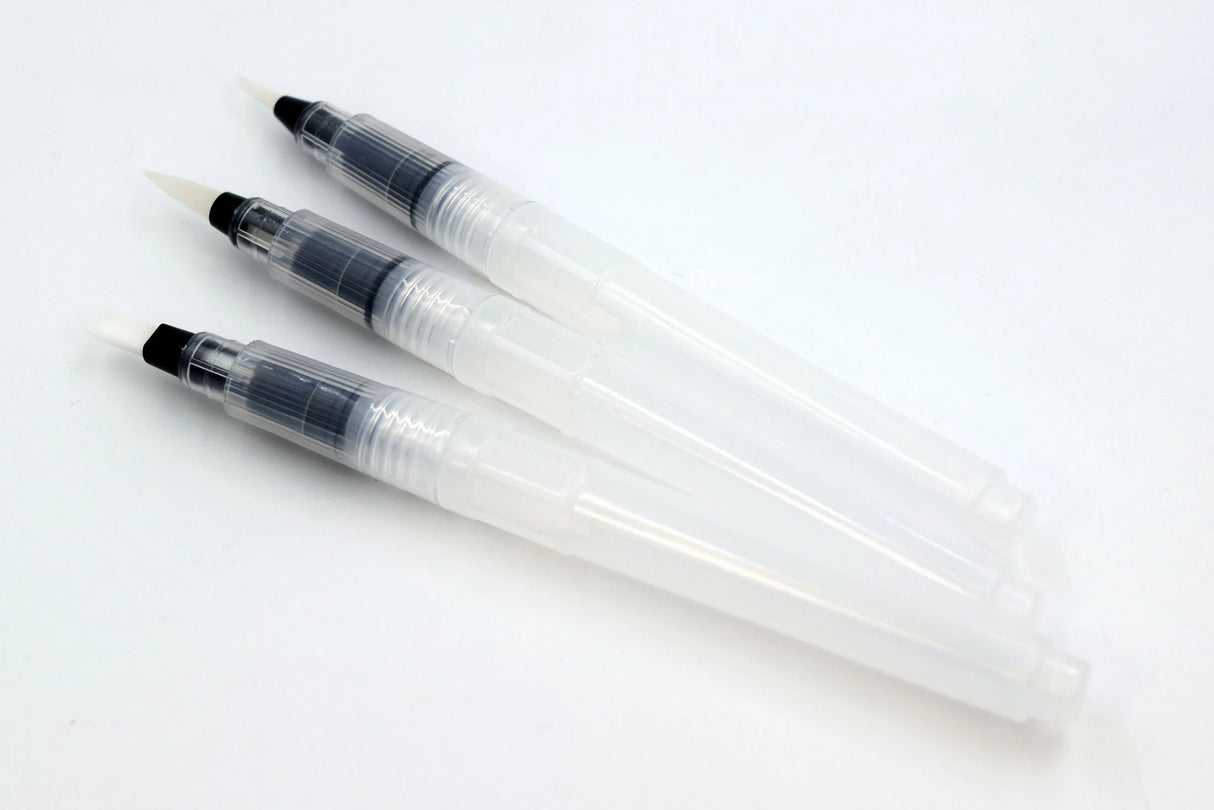 Effortless watercolor techniques made easy! Simply fill with water or ink to blend water-soluble media like markers, pencils, inks, paints and powdered pigments. A gentle squeeze of the barrel releases water or ink to paint and blend. The soft, nylon brush tip holds its shape to ensure delicate lines and precise pools of water and color. The water-holding barrel makes your art portable, minimizing mess and eliminating spills.