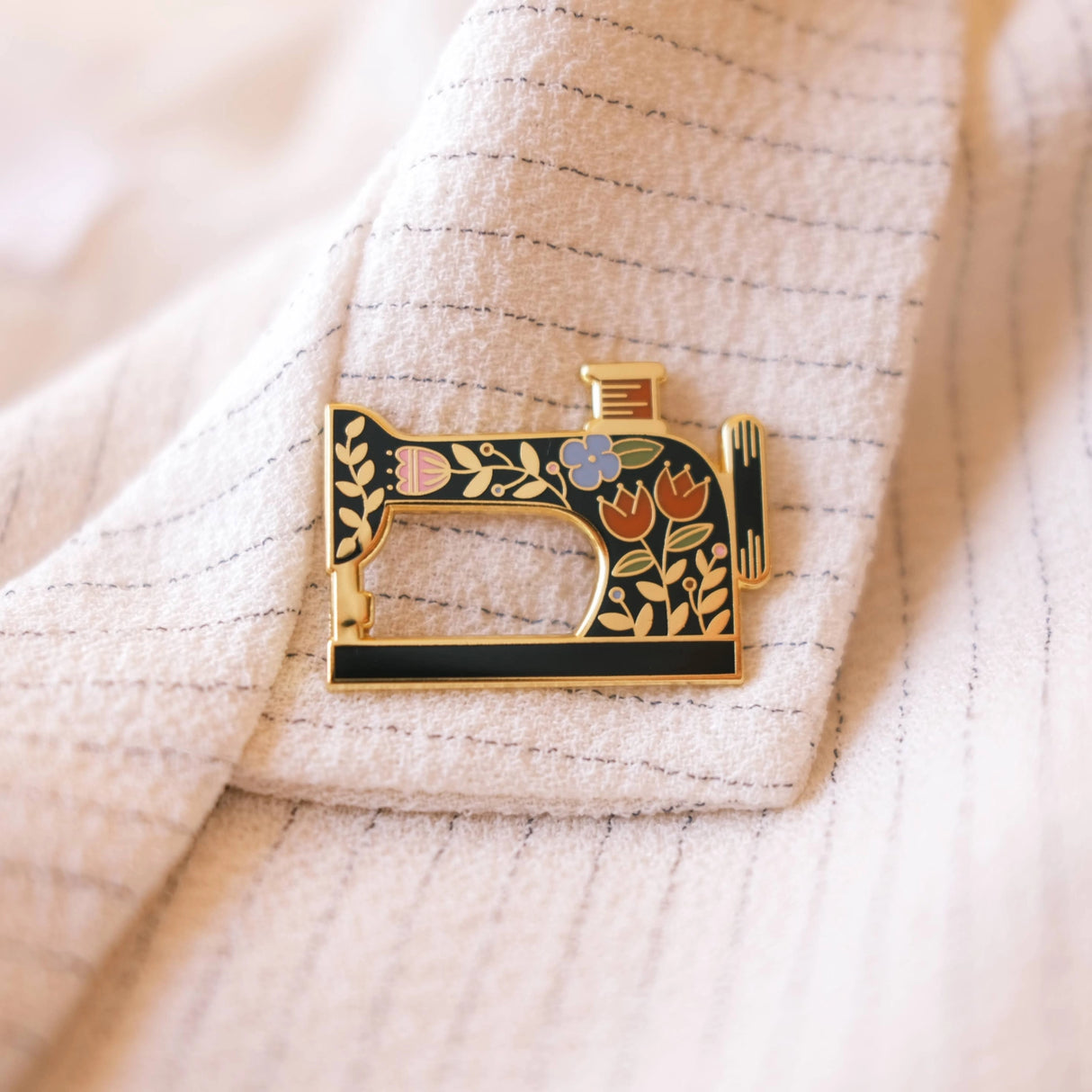 Sewing Machine (Black) Enamel Pin
