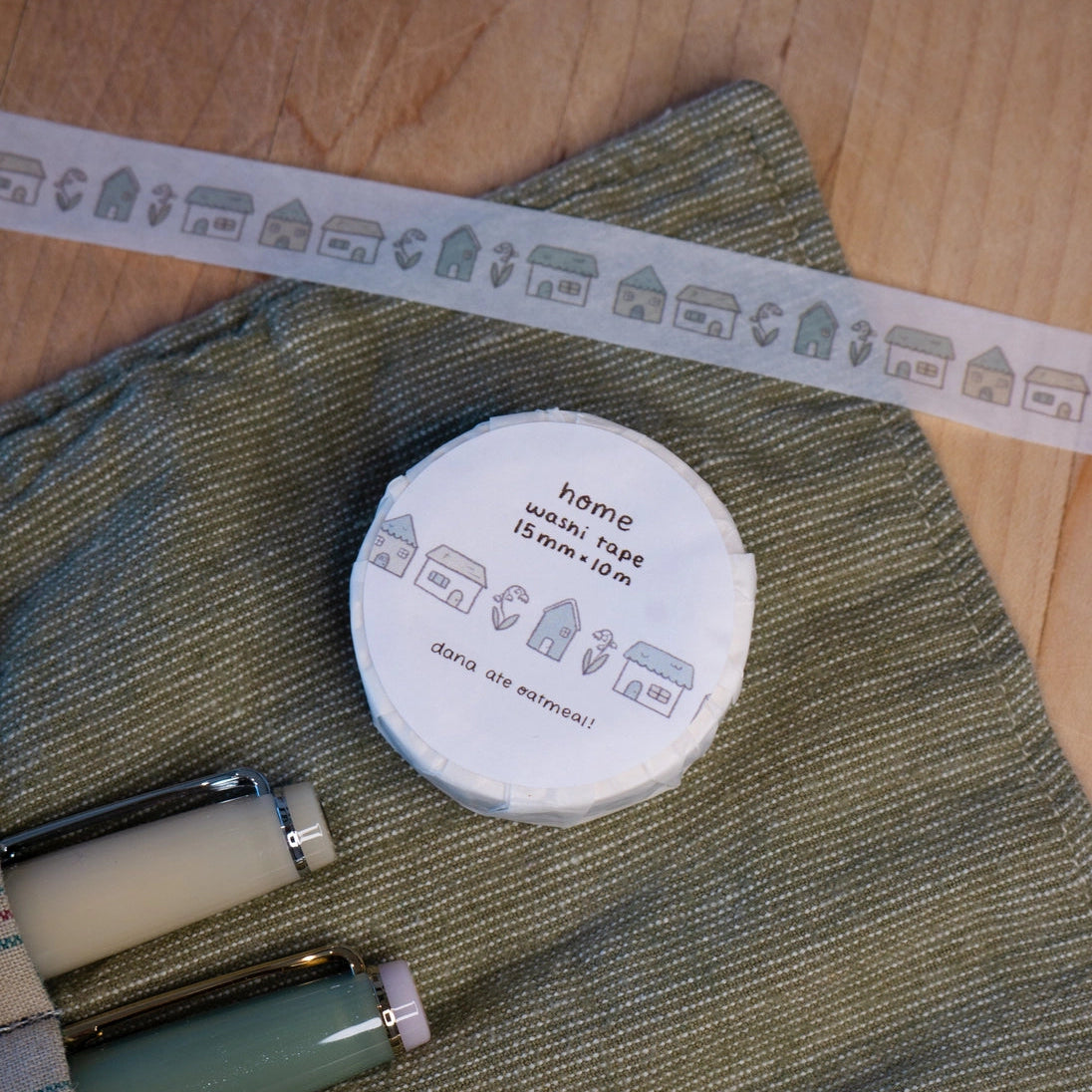 enjoy the comfort of home ♡

15 mm x 10m washi tape
