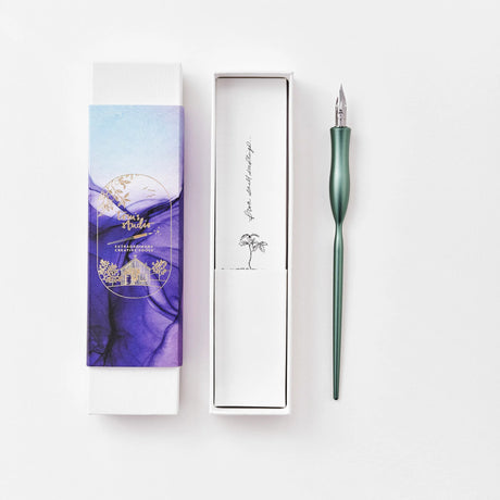 I wanted to create a calligraphy pen that would feel like a fantastic experience every time you use it. Its design has been methodically planned to be the best of both form and function. Feeling wonderful in the hand it's contoured body fits snuggly in the hand whilst giving you the perfect balance to write smoothly and precisely.

The Flourish is precision machined from a solid Aluminium bar meaning that it will last a lifetime and give you just the right amount of weight without feeling too heavy.