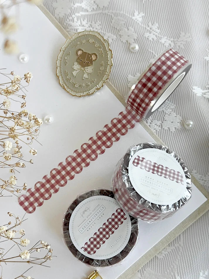 ♡ scalloped plaid die cut washi tape

♡ perfect for layering or adding a decorative touch to your journaling!

♡ 16mm wide - die cut washi is very delicate, careful when unraveling!

♡ all washi is 10m long