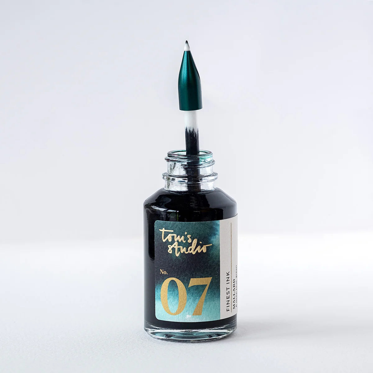 Writing Instrument of the Year 2025, Stationery Awards, London

A beautiful and infinitely refillable writing pen, equipped with a Japanese-made writing tip.&nbsp;We're on a mission to make choosing refillable options easier.