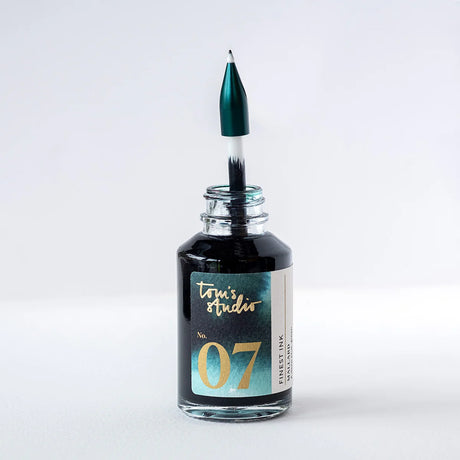 Writing Instrument of the Year 2025, Stationery Awards, London

A beautiful and infinitely refillable writing pen, equipped with a Japanese-made writing tip.&nbsp;We're on a mission to make choosing refillable options easier.