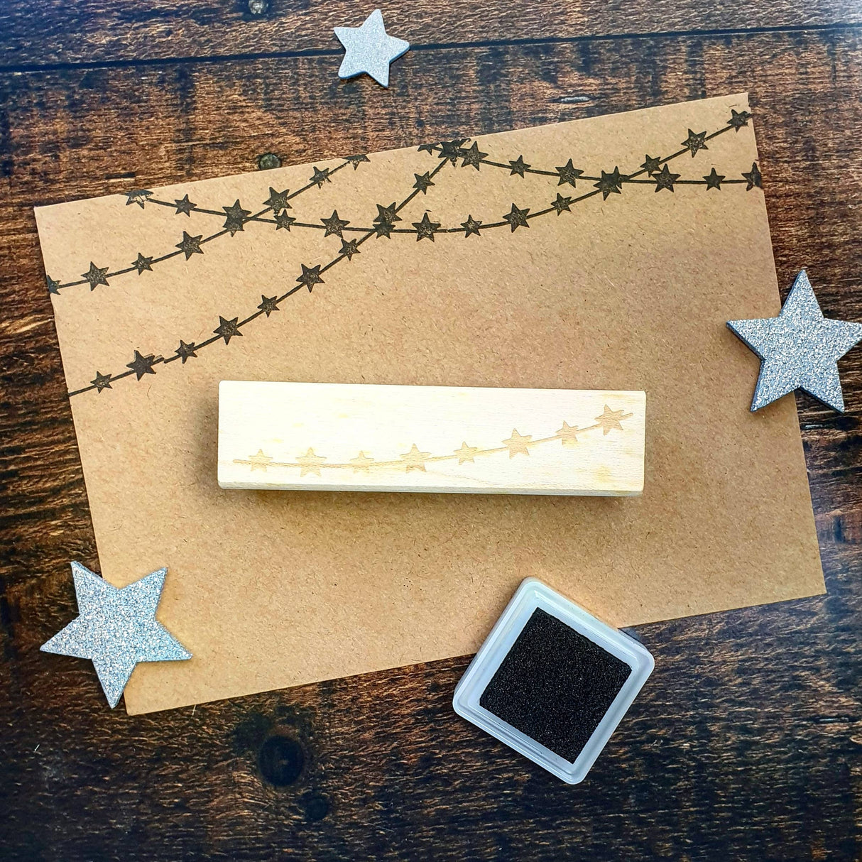Sello de goma con forma de cadena de estrellas navideñas