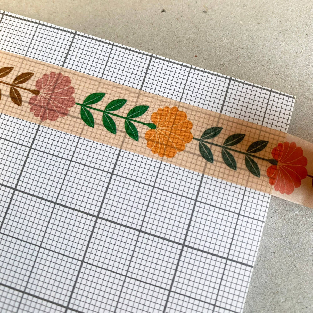 Cinta washi con estampado de flores de primavera